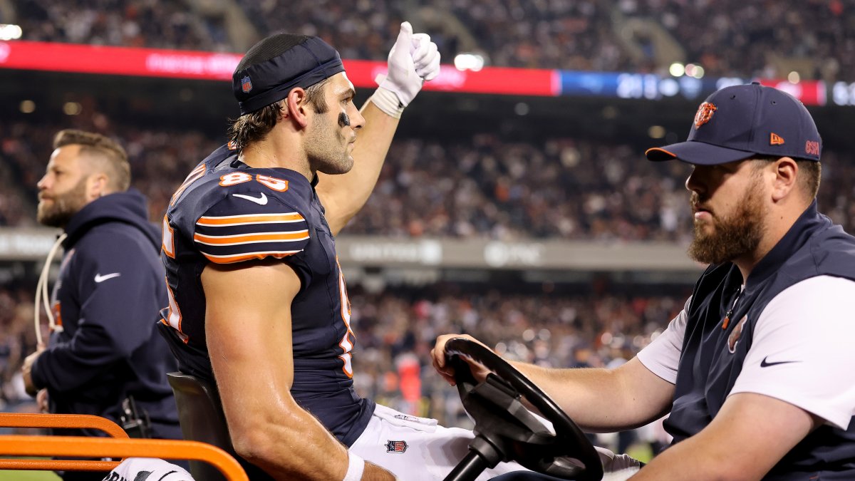 Cole Kmet carted off field in Bears' game vs. Patriots