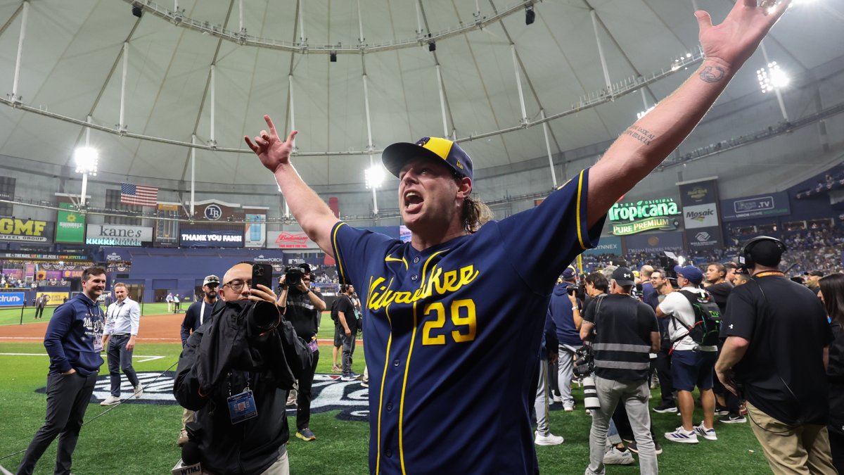 &lsquo;Rent free: Chicago fans hilariously respond to Brewers players World Series taunt