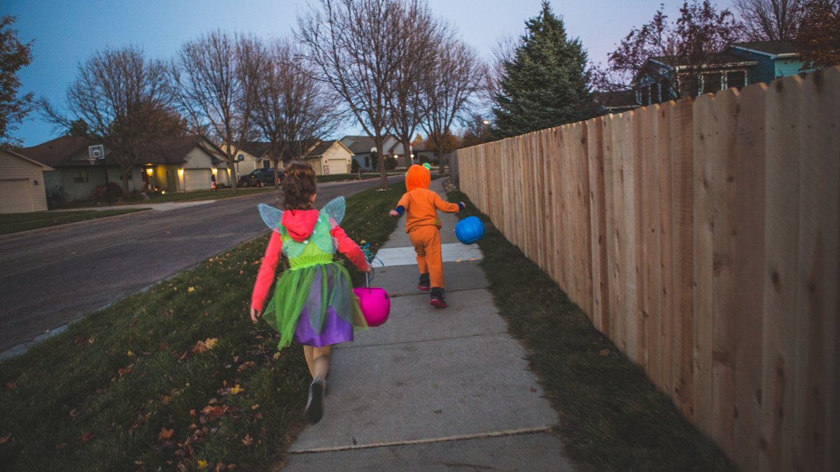 Will you need an umbrella for trick-or-treating? Latest Halloween forecast for Chicago area