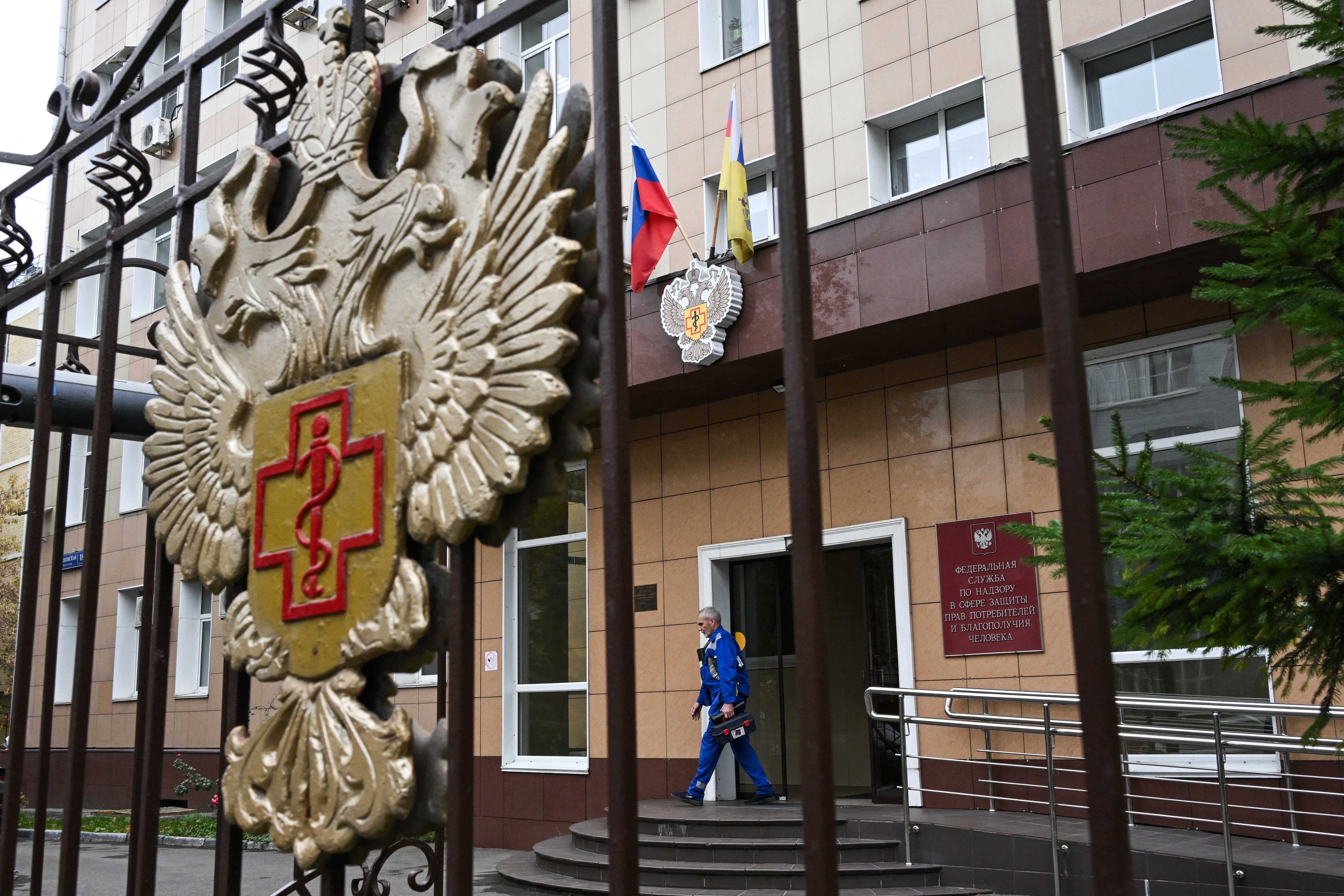 Russia says no plague found in contacts of Siberian lab worker who died