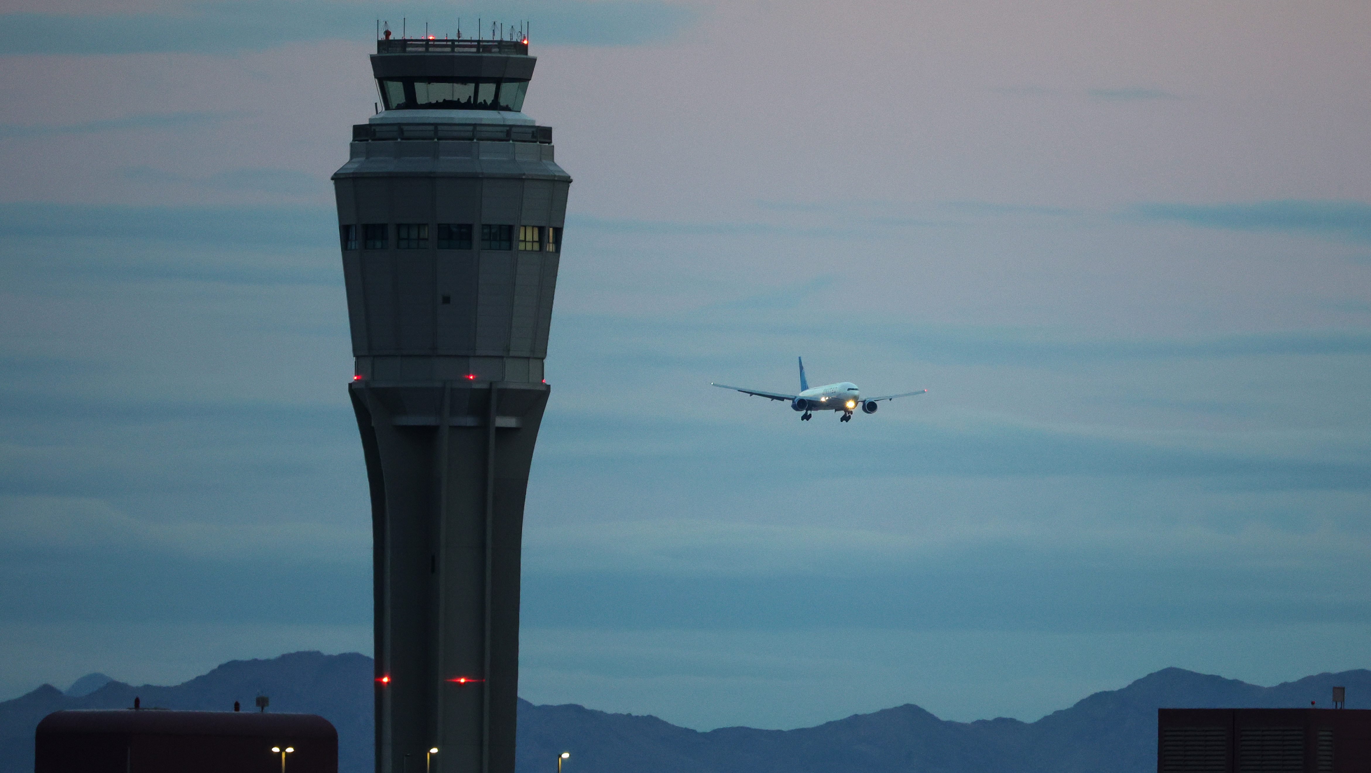 United flight turned around after report of passenger making a terroristic threat