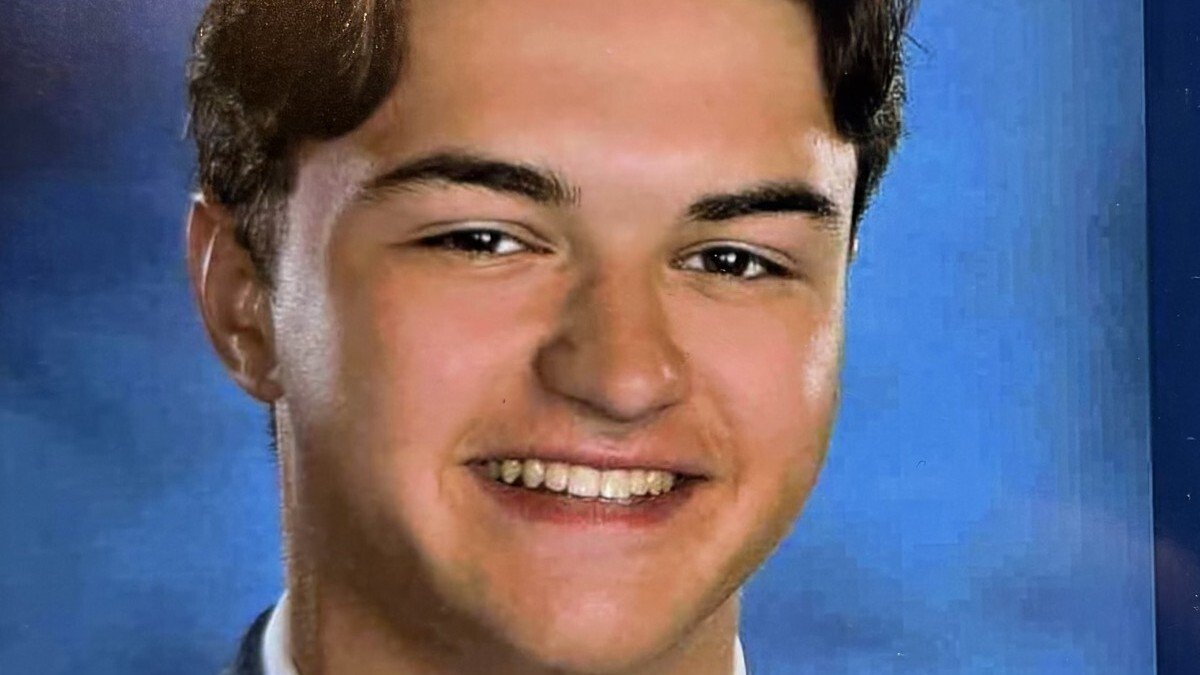 Teen college baseball player dies after being hit by train in Chicago suburb Teen college baseball player dies after being hit by train in Chicago suburb