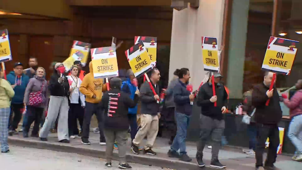 Hotel workers from 6 major Chicago hotels go on strike as Chicago Marathon weekend begins Hotel workers from 6 major Chicago hotels go on strike as Chicago Marathon weekend begins