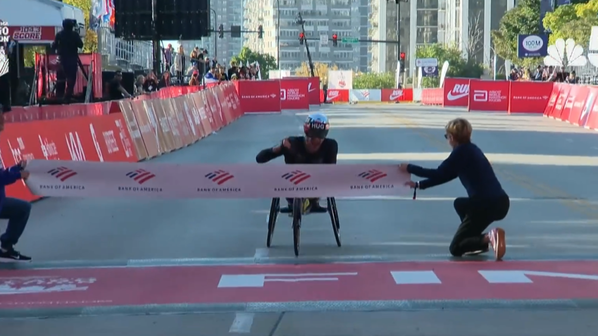 Chicago Marathon wheelchair race: Marcel Hug set unofficial record