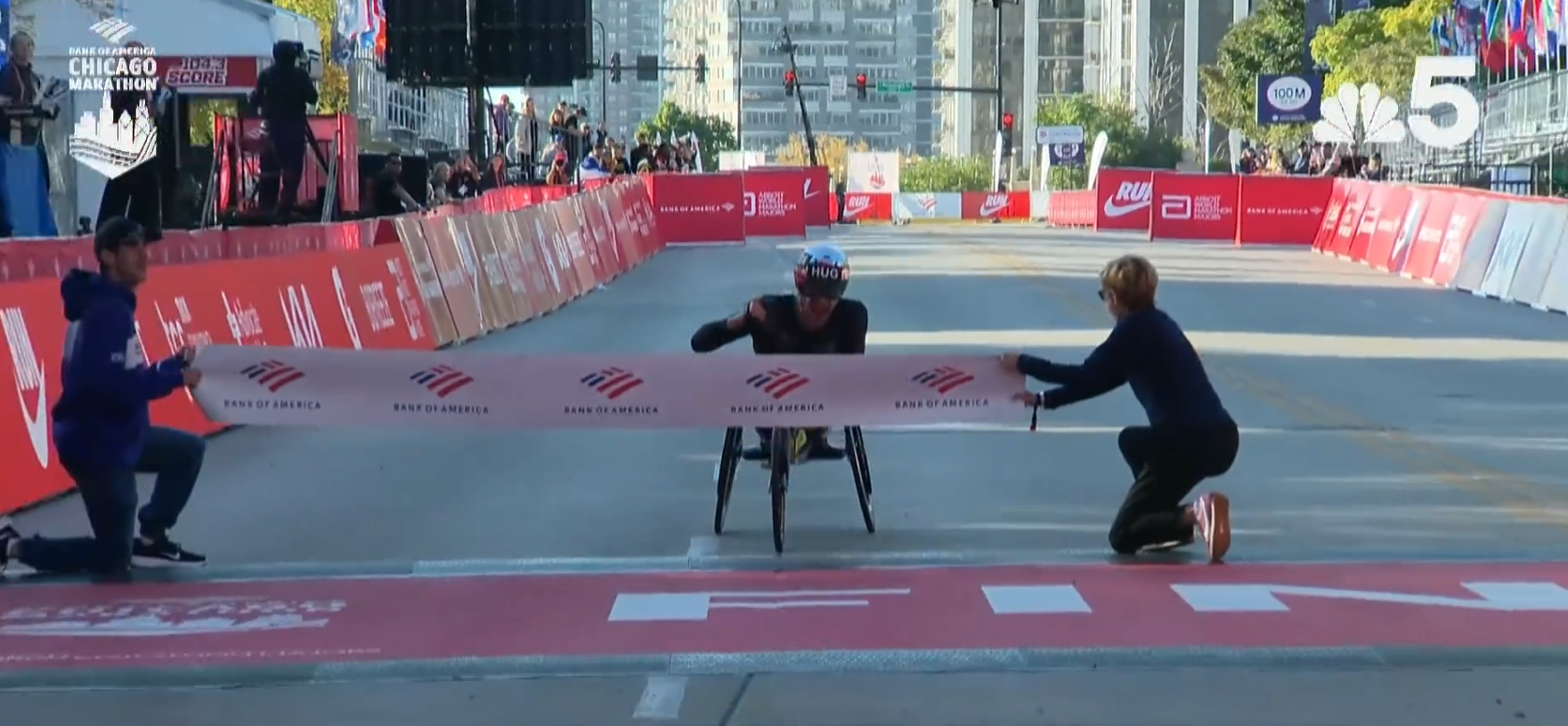 Marcel Hug finishes Chicago Marathon men's wheelchair race with unofficial course record