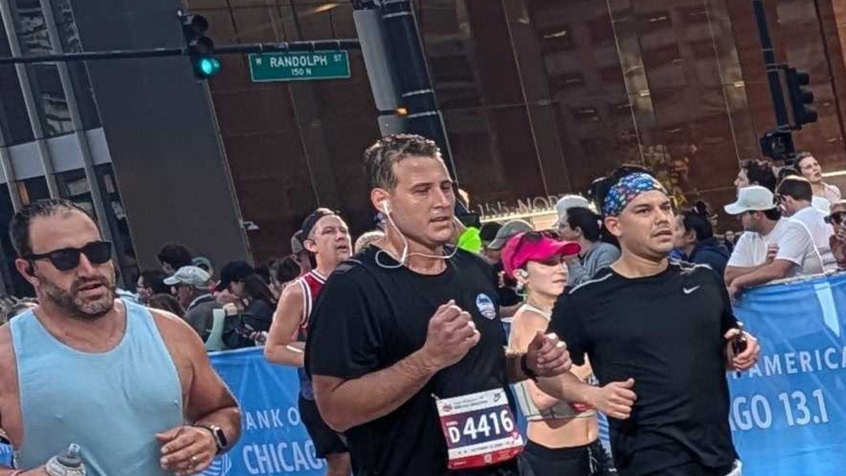 Famous finishers at the 2026 Bank of America Chicago Marathon: A celebrity list - NBC 5 Chicago image