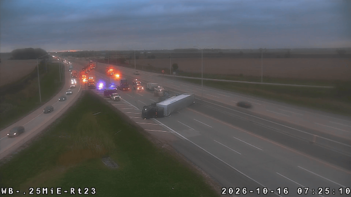 Semi-truck carrying hydrochloric acid rolls over on I-90 in McHenry County; all lanes blocked Semi-truck carrying hydrochloric acid rolls over on I-90 in McHenry County; all lanes blocked