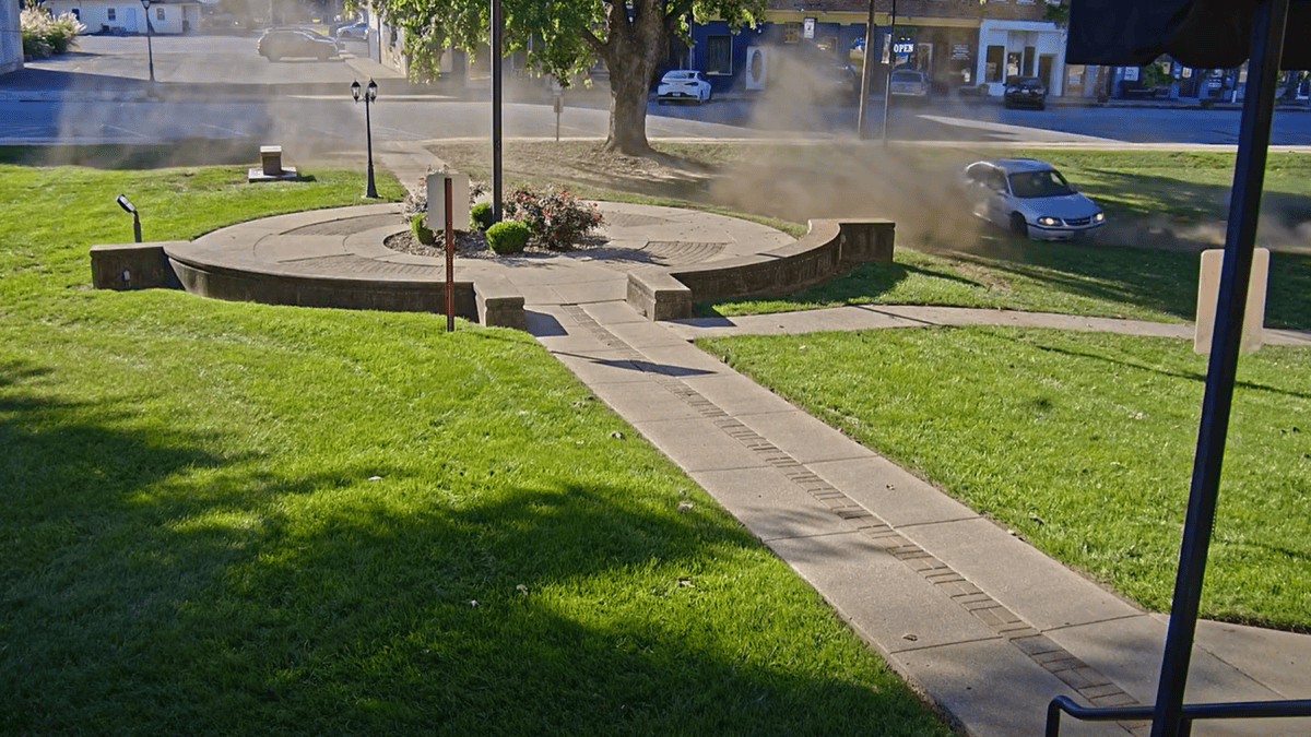 Woman arrested for DUI after doing donuts on lawn of Indiana courthouse