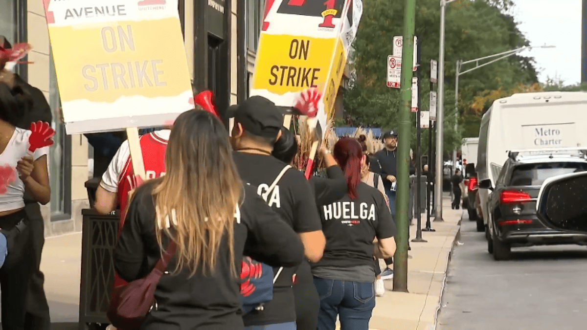 Chicago hotel workers strike for second day as fight continues for new contract