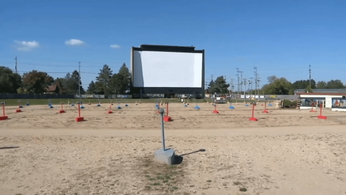 Bears set to hold takeover at suburban McHenry County drive-in theater