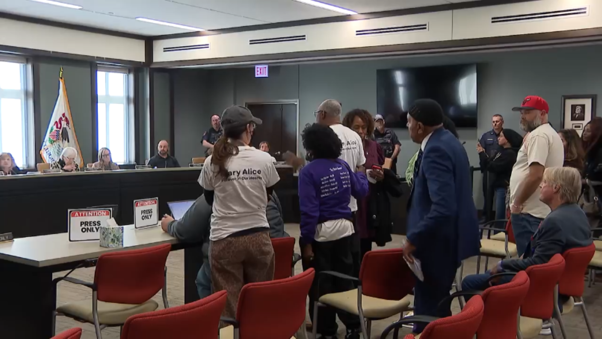 Mundelein board meeting again distrupted amid protests over fatal police shooting Mundelein board meeting again distrupted amid protests over fatal police shooting