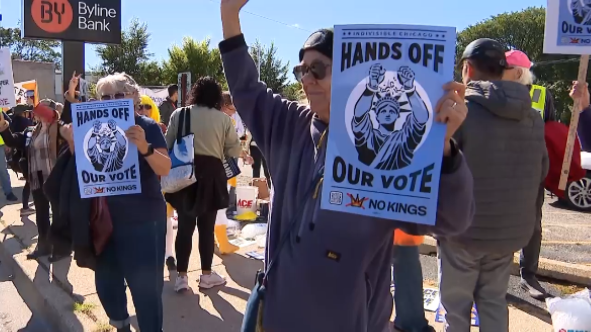 ‘No Kings' rallies across Chicago area urge voters to cast ballots early