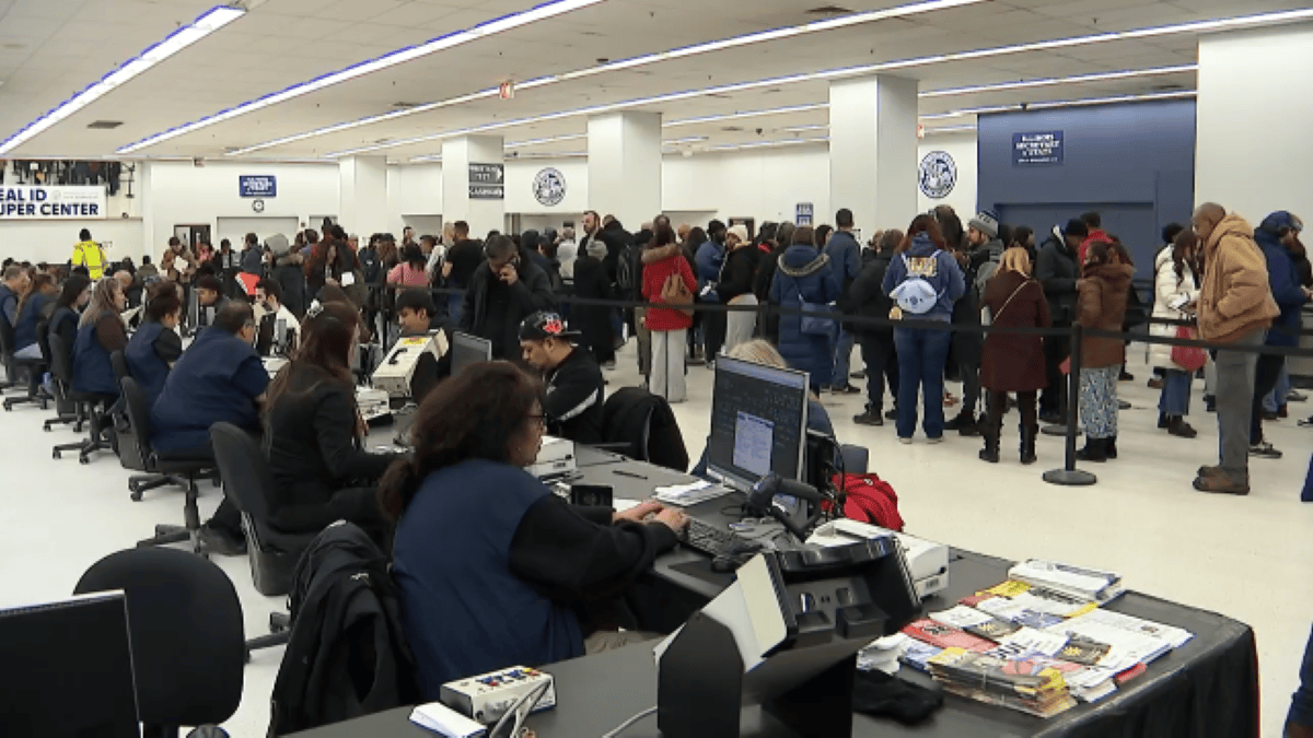 Chicago REAL ID &lsquo;Supercenter to close in December, Giannoulias says
